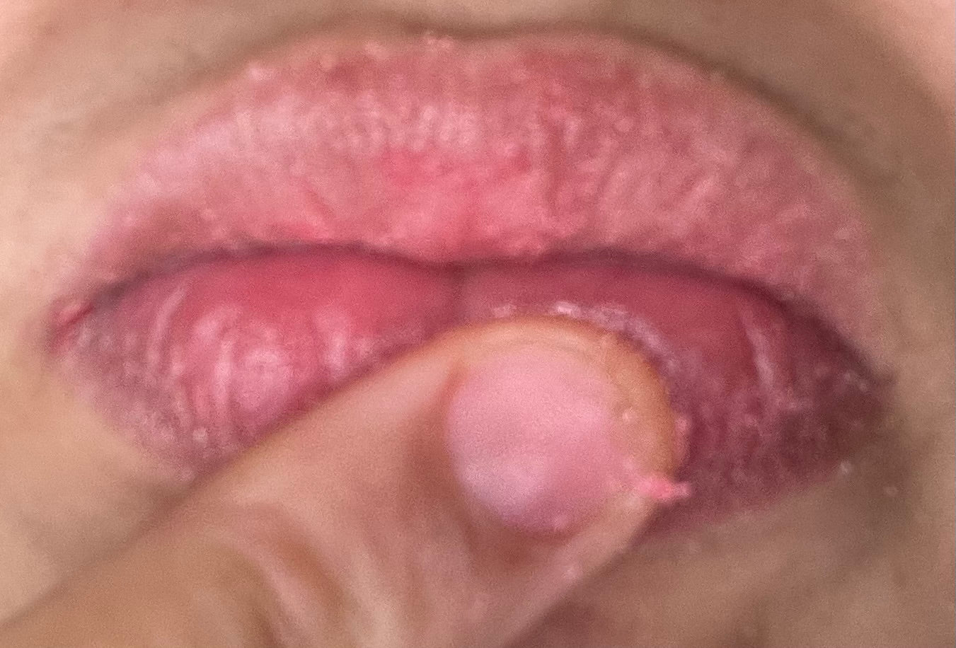 Lipora - POLISH - Gentle Lip Scrub